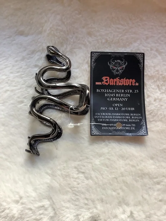 Darkstore Berlin Dark Silver Snake Hair Claw Clip