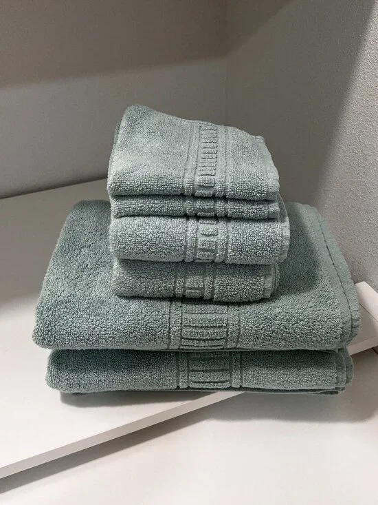 Plush 6-Piece Laura Ashley Lifestyle Towel Set NWOT