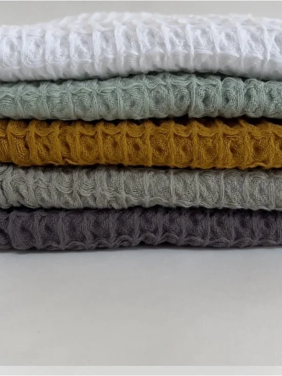 Waffle-Texture Bath Towel in White - Soft, Breathable 100 % Cotton