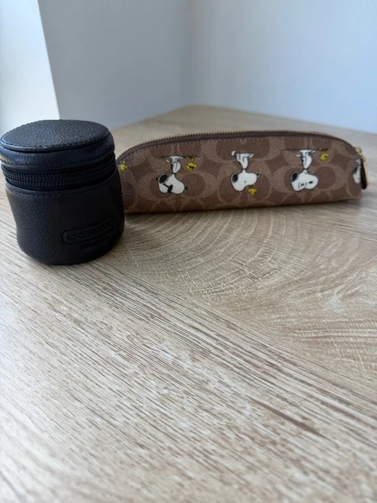 COACH Peanuts Pencil Case + International Charger