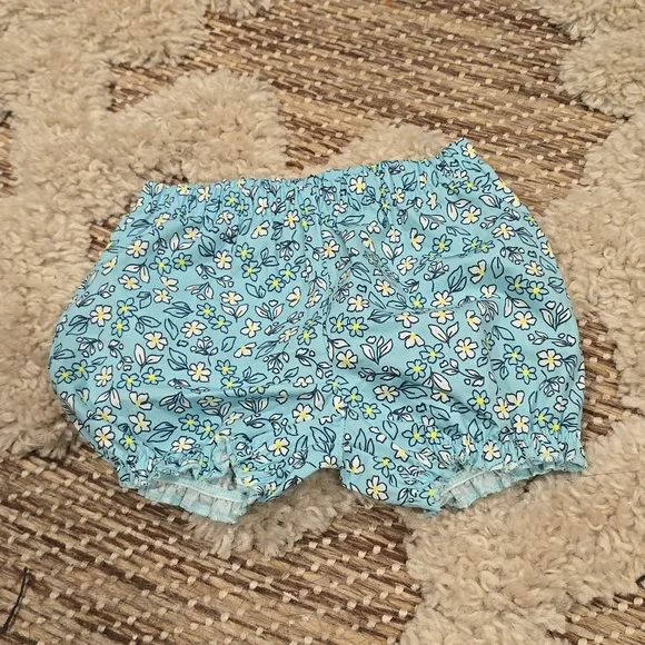 ❤️10/$13 New without tag flower shorts diaper cover