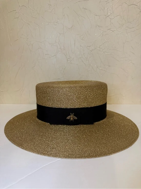 Gucci bee detail hat featuring a gold toned metallic woven design and blk ribbon