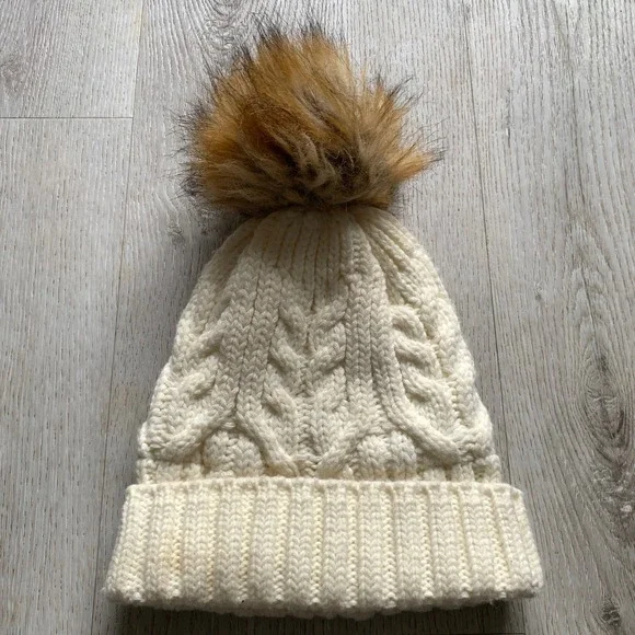 Gold Toe Women's One Size Knitwear Fur Beanie Hat‎ fall winter warm knit casual