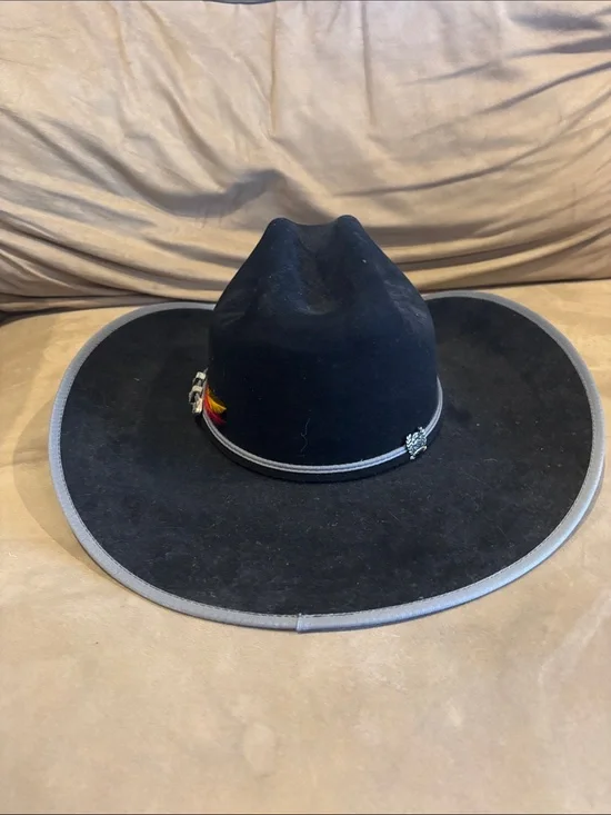 Cinch Black Felt Western Hat with Gray Trim and Red-Yellow Feather Accent