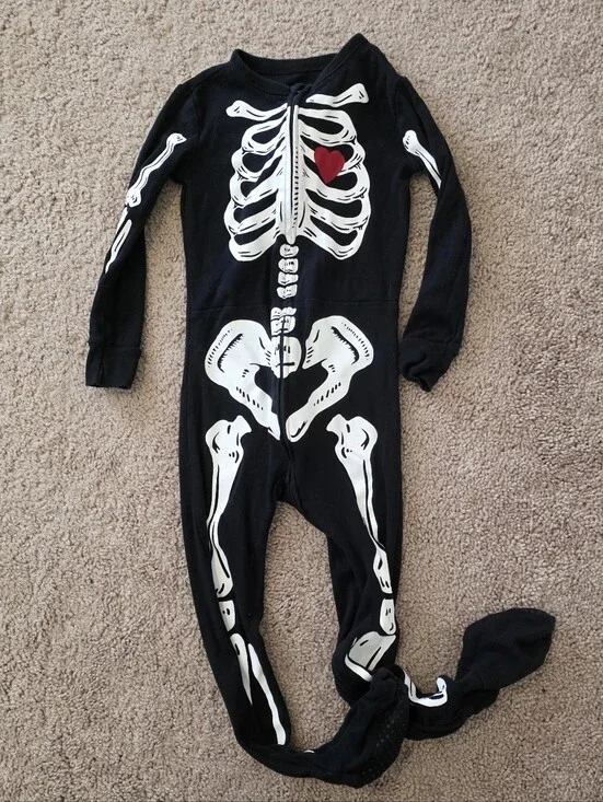 Old Navy Black Skeleton Footed Pajamas with Red Heart Halloween 4t
