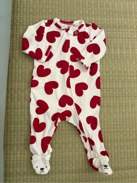 Carter's White Footed One-Piece with Red Heart Print - 6 Months - NEVER WORN