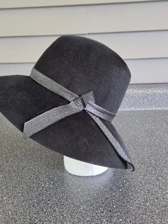 Glenover Fawn Tra-Felt Black Wide 3