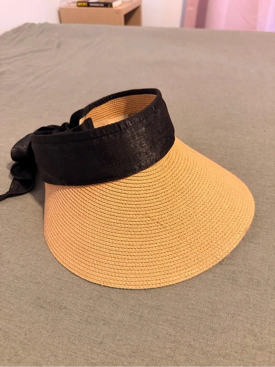 Women’s Tan Straw Visor with Black Ribbon Band