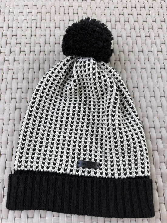 *Coach Black & White Pom Pom Knit Beanie