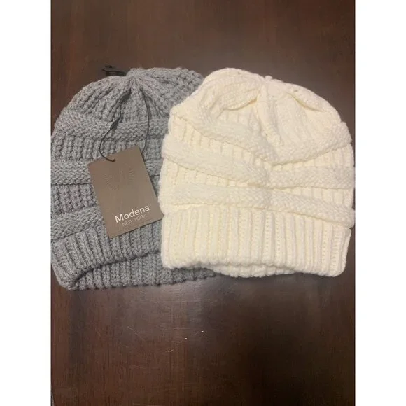 NWT Modena New York‎ Benie and Cream Benie Knit