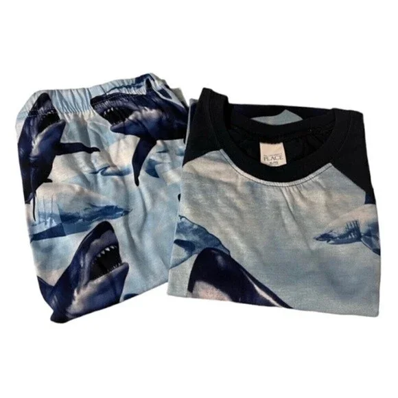 Boys Long sleeve Shark Payamas Size 14 (XL/TG).