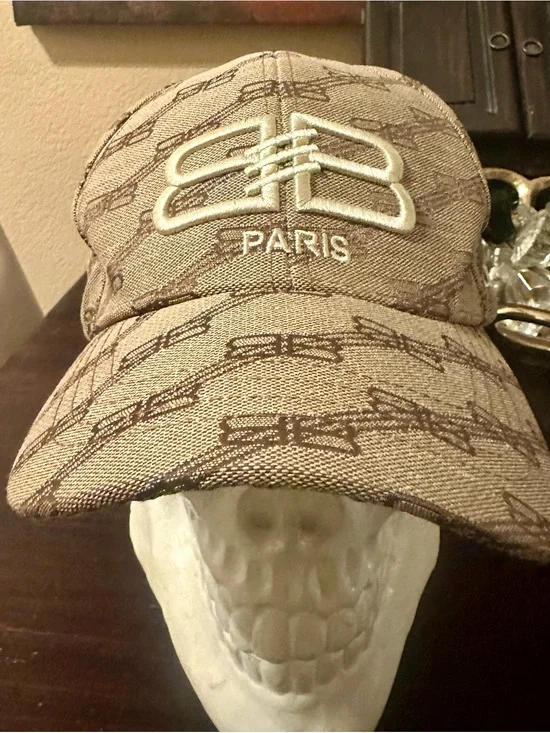 BB Logo Baseball Cap in Brown
