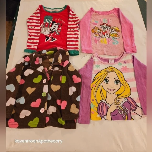 3/15$ Bundle Deal.  Lot Of 4 Girls Night Shirts