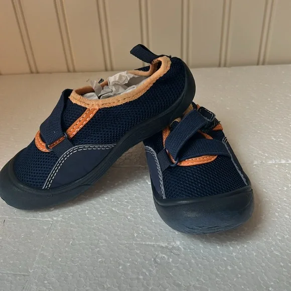 Carter’s kids Water Swimmers Shoes mesh adjust strap cushion insole boys size 11
