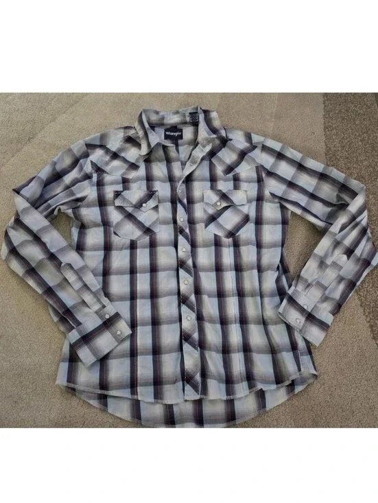 Wrangler Men's Gray Plaid Button-Down Shirt