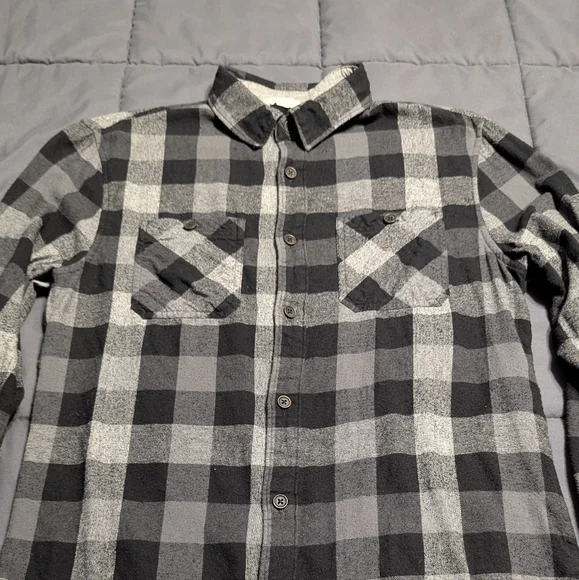 URBAN PIPELINE Awesomely Soft Black & Grey Plaid Mens Small button down Shirt