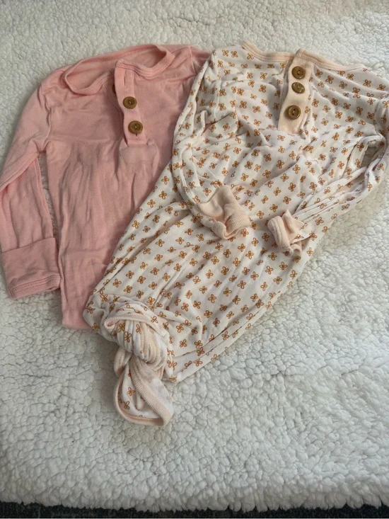Two-Piece Baby Knotted Sleepers in Peach and Cream
