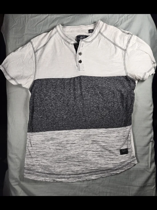 Distortion Men's White/Gray Colorblock Knit Henley Tee Short Sleeve Size S Shirt