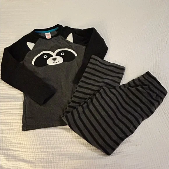 Cat & Jack Fleece long sleeves 2 pc Raccoon size M (8-10) pajamas sleepwear set