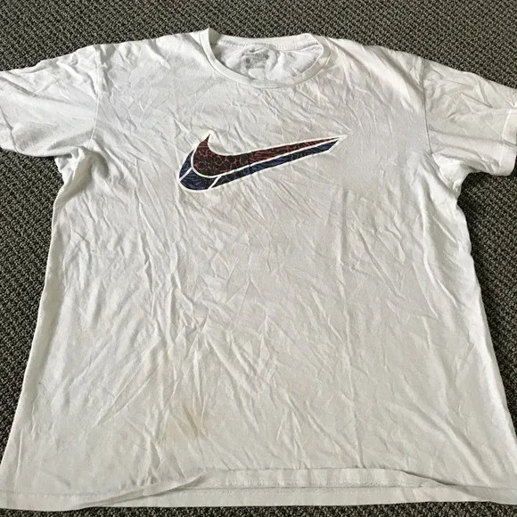 Nike Adult Large White Swoosh Graphic Tee‎