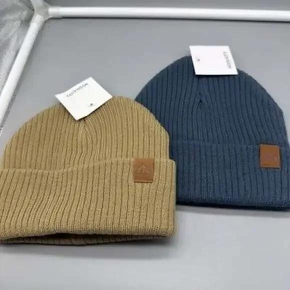 2 Moon‎ Kitty Womens  Beanies Leather Mountain Logo Outdoor Cold Weather Gear