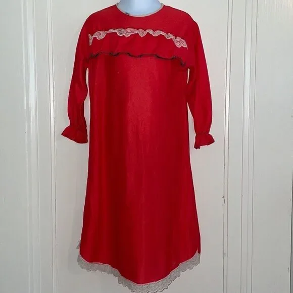 Vtg 60s/70s red little girls long nightgown with long sleeves & lace detailing‎