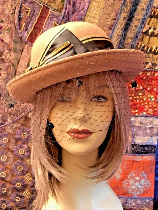 VINTAGE WOMEN'S TAN WOOL Felt Hat w/ Black Band Birdcage Veil Church