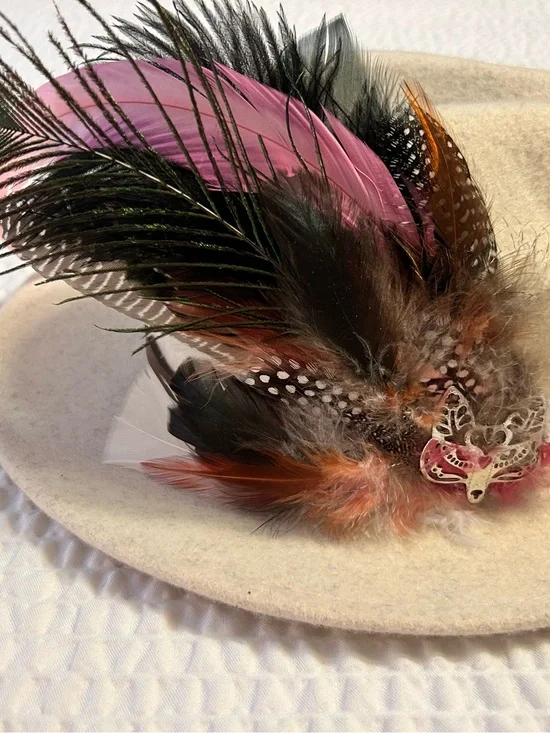 Fox 🦊 accent Feather Hat Pin - Pink & Black Accent
