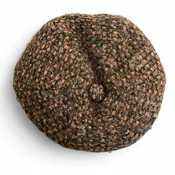 Multicoloured knitted beret with a