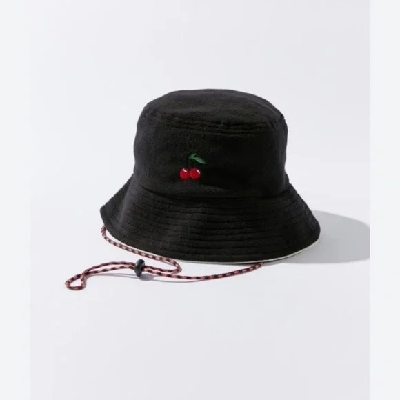 Urban Outfitters Women's Fleece Bucket Hat Black Cherry