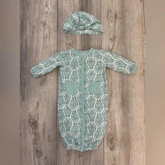 Jessica Simpson 0/3 Months Baby Girl Open Bottom Sleeper Gown With Hat