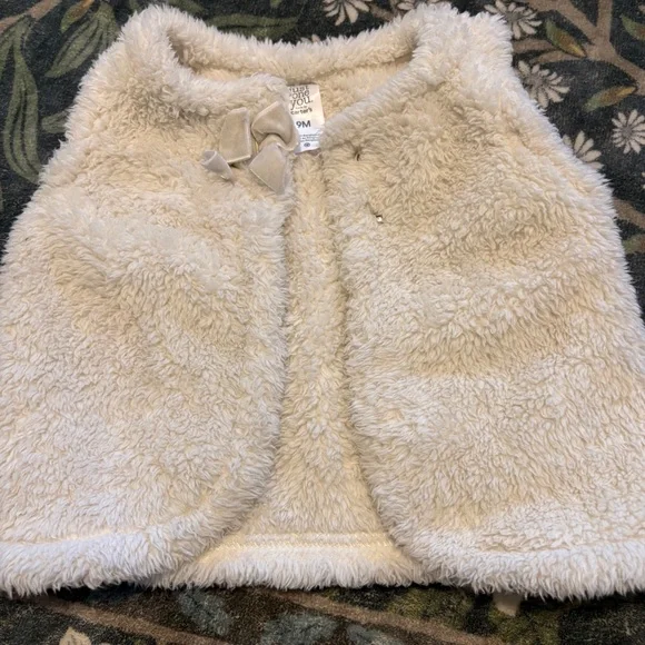 Carter’s Baby Girl 9M Faux Shearling White Cream Vest Winter Warm Layer Cute