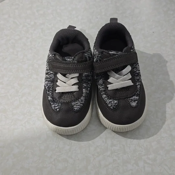 Carters‎ Toddler Gray Sneakers Size 6