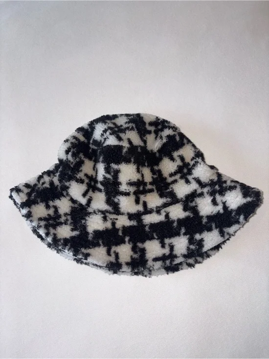 Black & White Houndstooth Faux Fur Bucket Hat