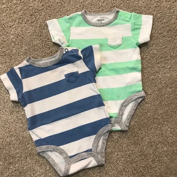 🍓5/$5!! Bundle of 2 Onesies