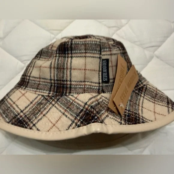 Steve Madden Reversible Plaid and Cream Bucket Hat NWT