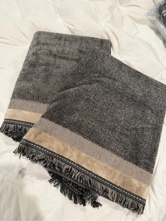 Beach towel with fringe
