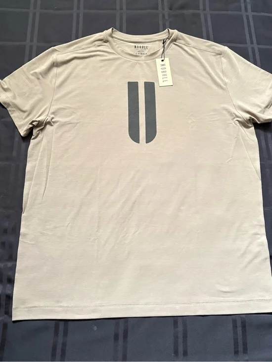 NOBULL HORNS Shirt Mens 2XL Performance Stretch Athletic Training Gym Slim “NWT”