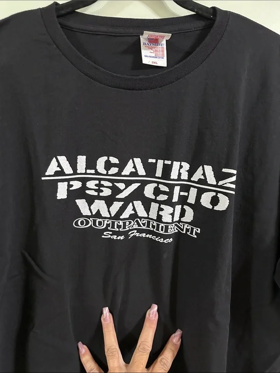 Bayside Black 'Alcatraz Psycho Ward' Graphic Tee