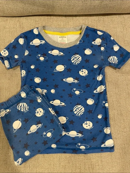 Mini Boden Blue Planet Print glow-in-the dark pajama set