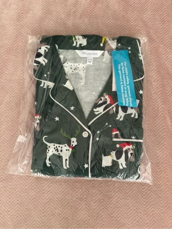 NWT The Company Store Kids Dark Green Holiday Dog Pajama Set - size 14/16
