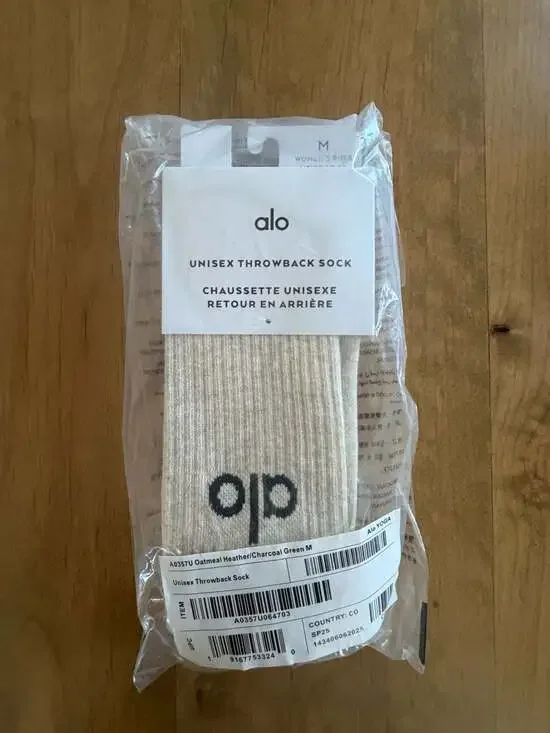 Alo Yoga Unisex Throwback Sock in Oatmeal Heather/Charcoal Green