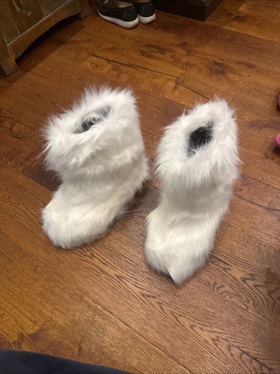 White Faux Fur Boot‎ Slippers Size 10