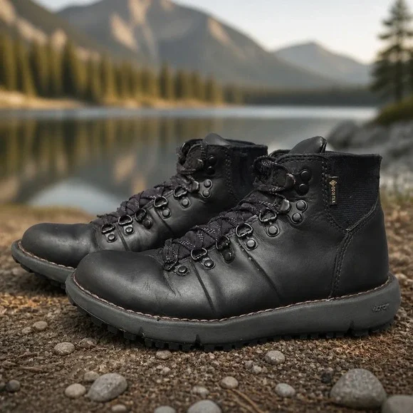 Danner Vertigo 917 Boots Womens Size 6.5 Black Leather Gore-Tex Vibram Ankle