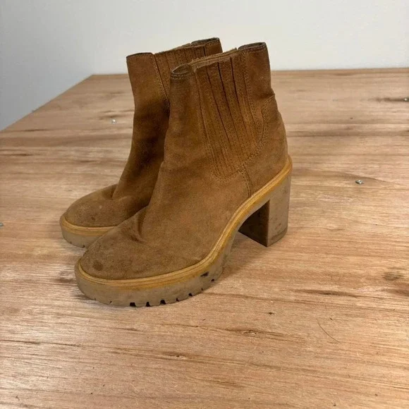 Dolce Vita Tan Suede Platform Lug Sole Block Heel Ankle Boots Womens Size 6.5