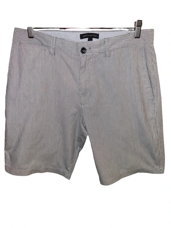 Nice Banana Republic Light Gray Pinstripe Flat Front Shorts size 32