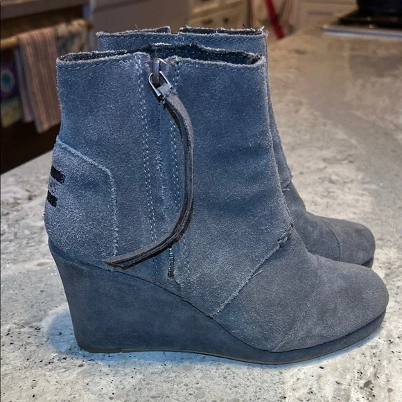 TOM'S Gray Suede Leather Desert Wedge Ankle Bootie Size 6.5