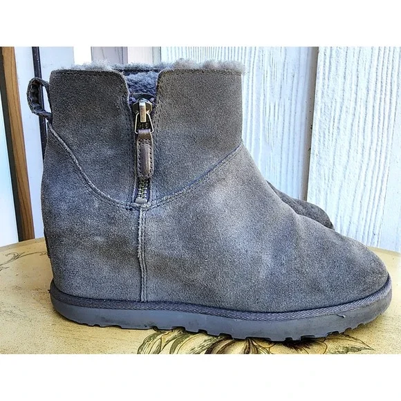 UGG Sz 8 Y2K Classic Femme Zip Mini Wedge Boots Gray Suede Minimalist Scandi