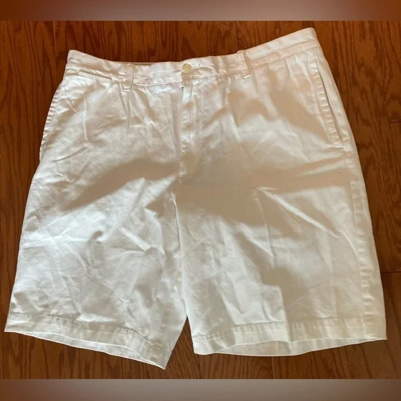 Izod White Shorts Size 40 New With Tags  belt loops