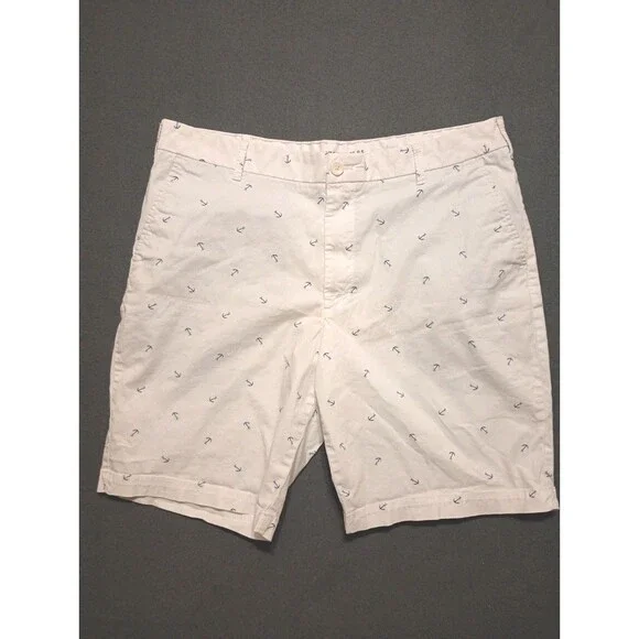 Izod Advantage Performance Shorts White Blue Anchors  Men's 36 Waist 9.5 Inseam